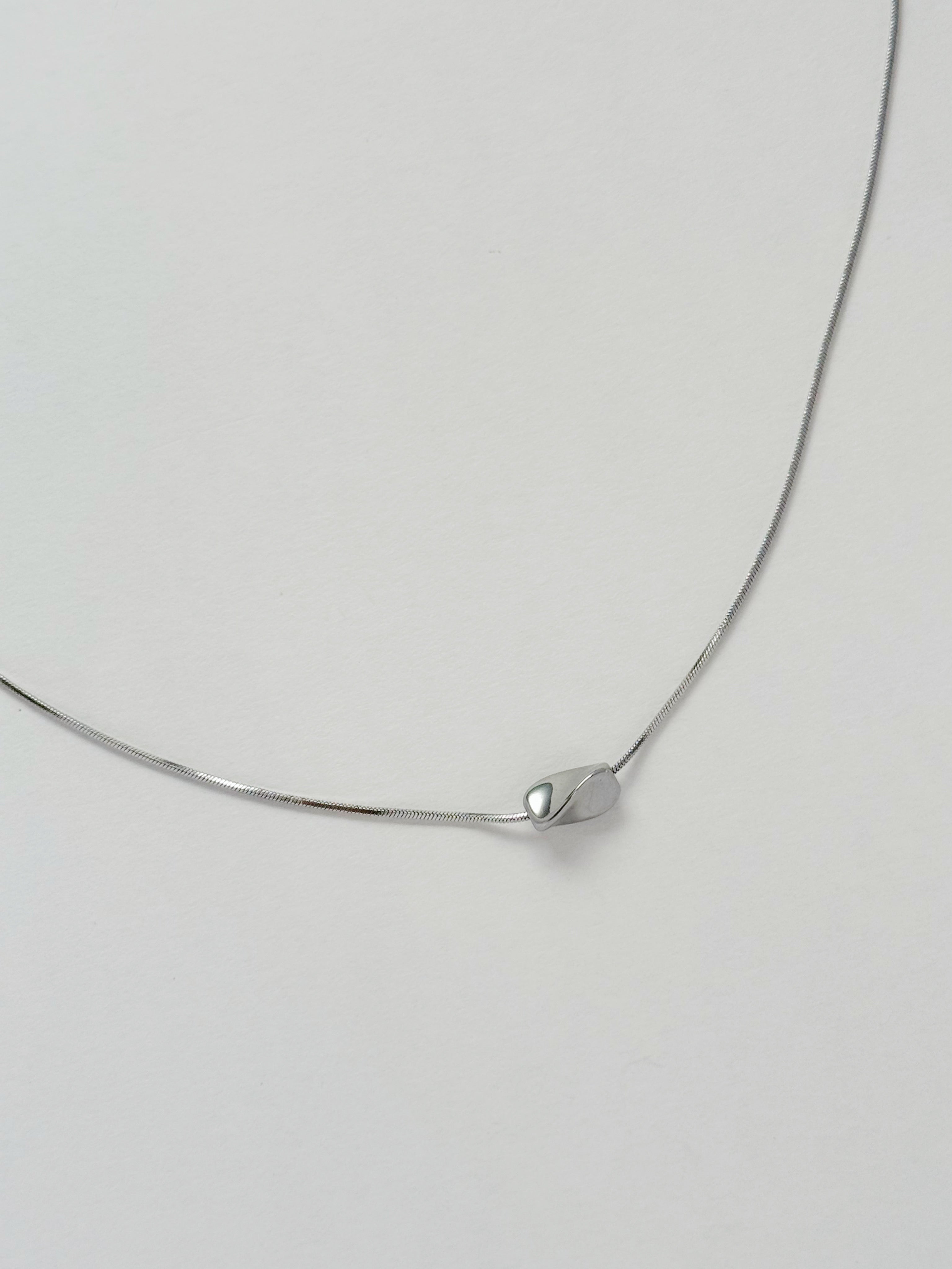 SILVER ABSTRACT RIBBON SNAKE CHAIN NECKLACE