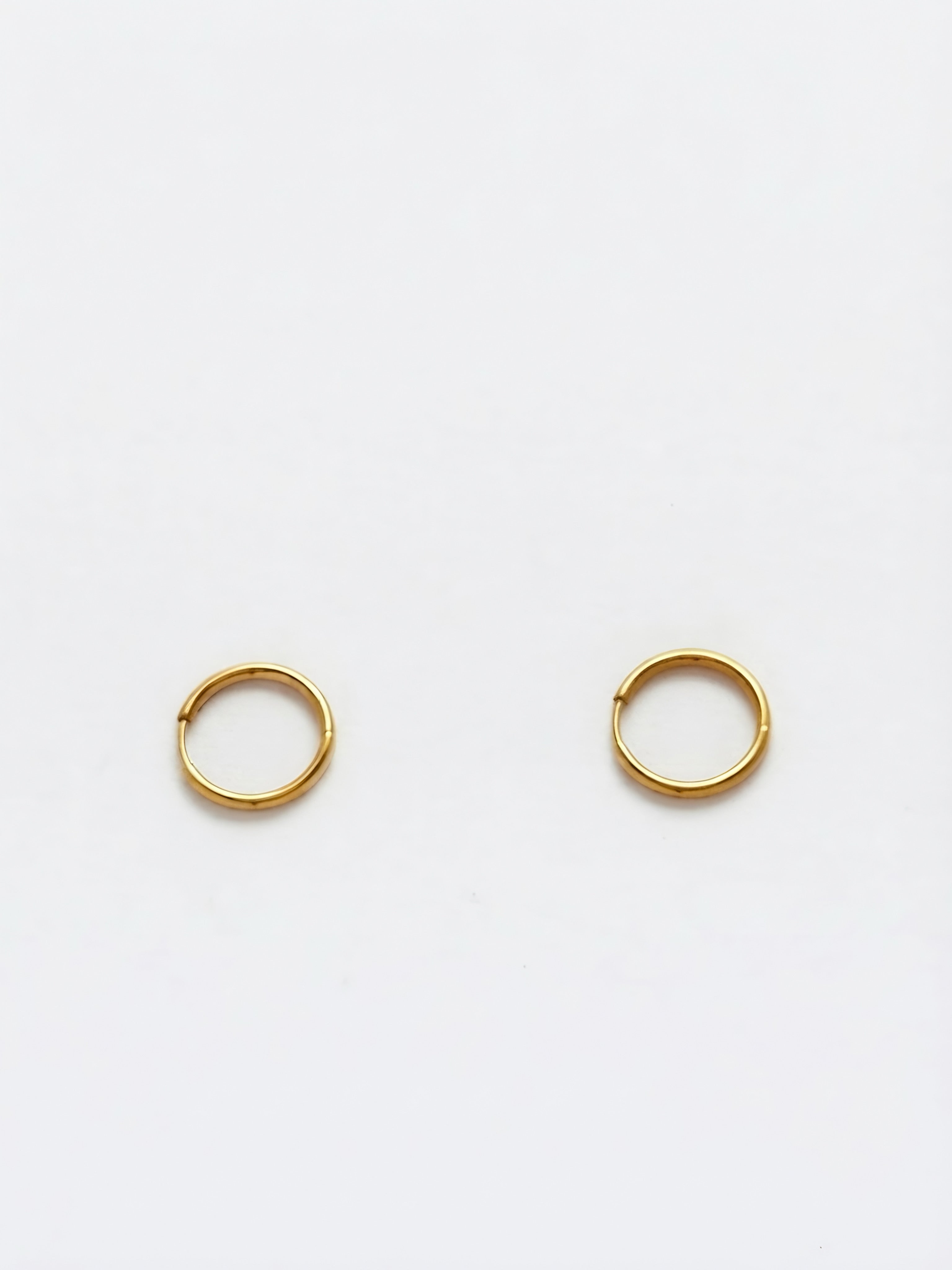 GOLD MINIMAL HOOP EARRINGS