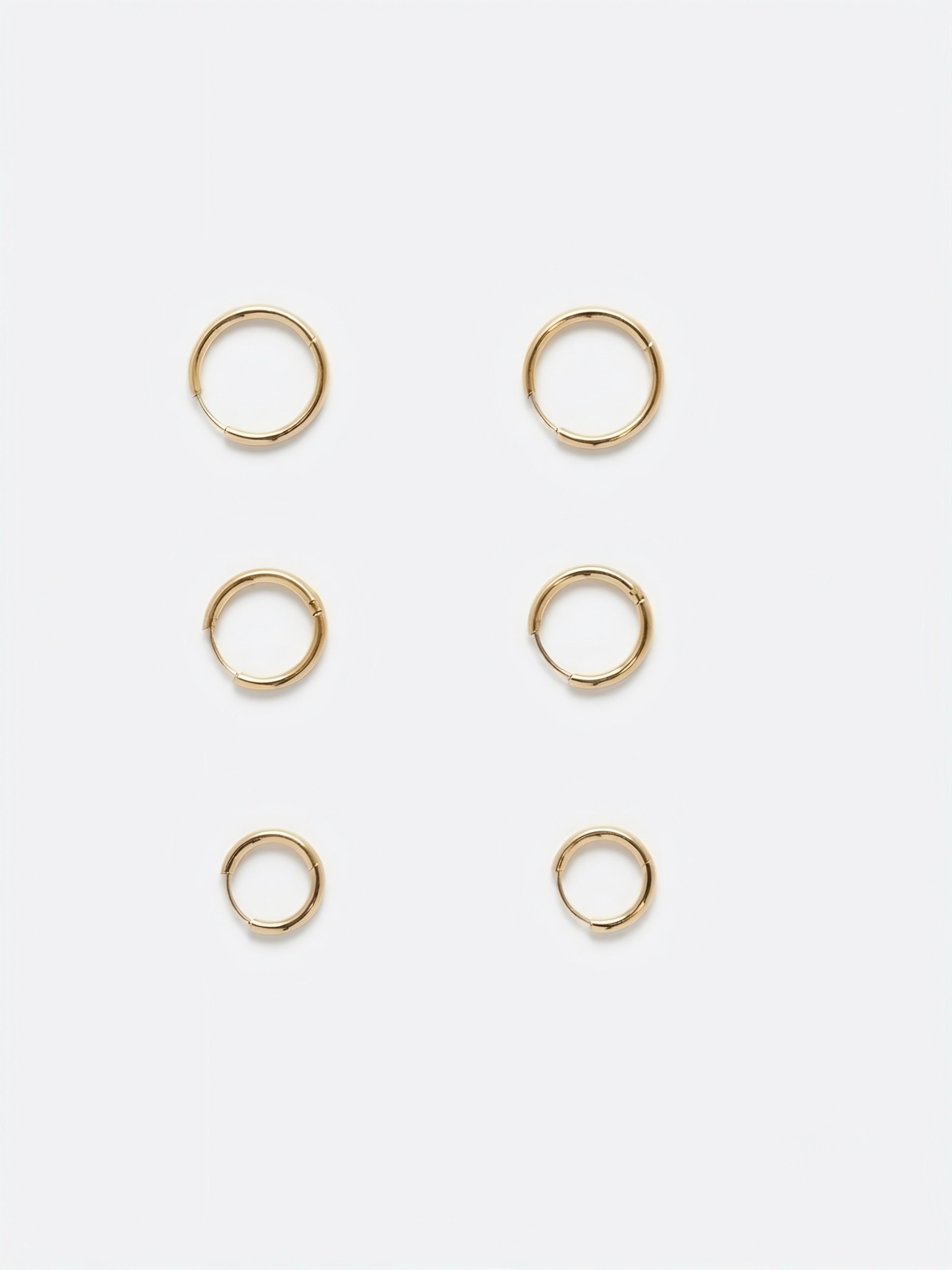 GOLD MINIMAL HOOP EARRINGS