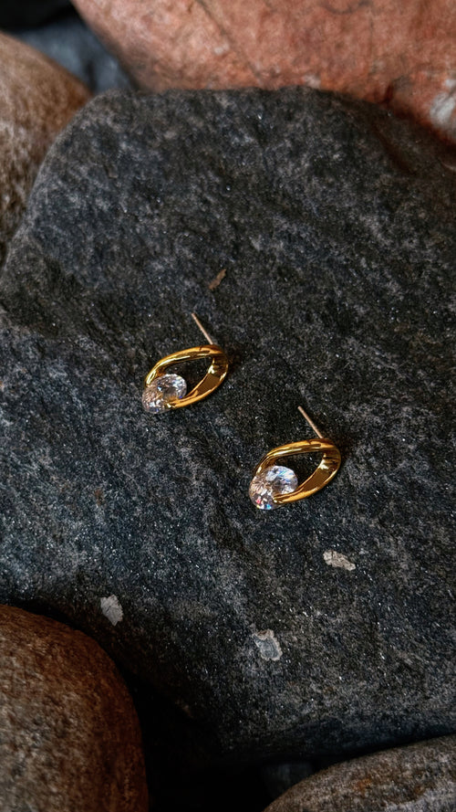 FLUID TWIST SOLITAIRE STUD EARRINGS