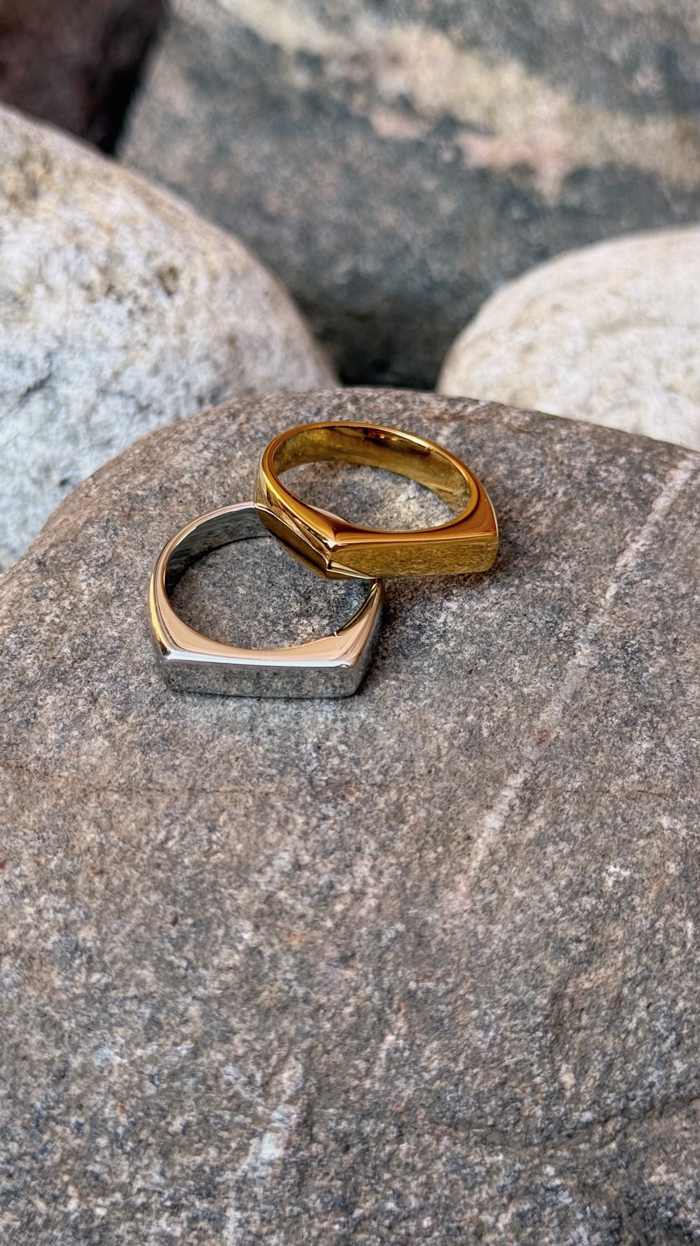 GOLD GEOMETRIC RECTANGLE BAND RING