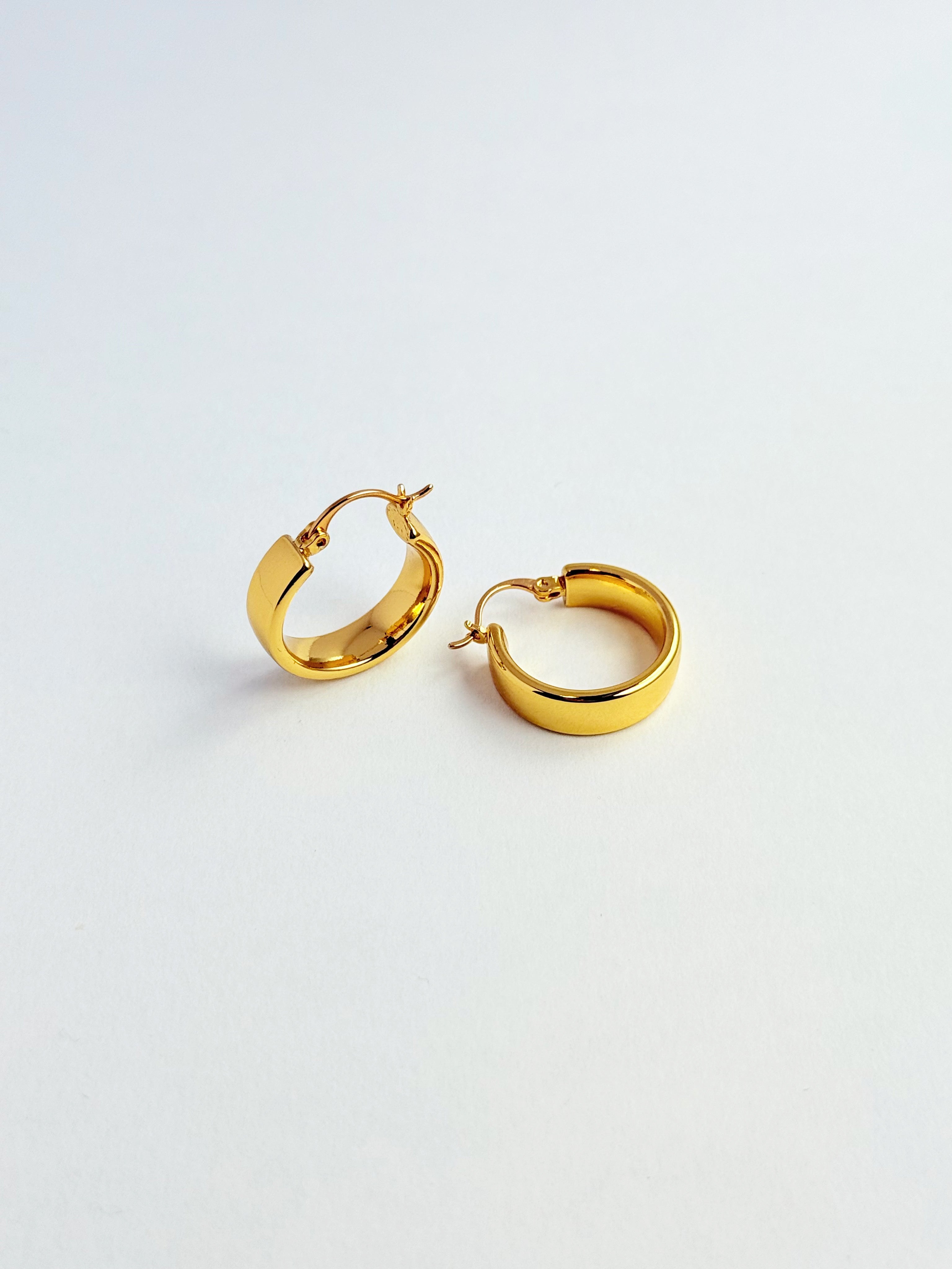 GOLD CHUNKY WIDE HOOP EARRINGS
