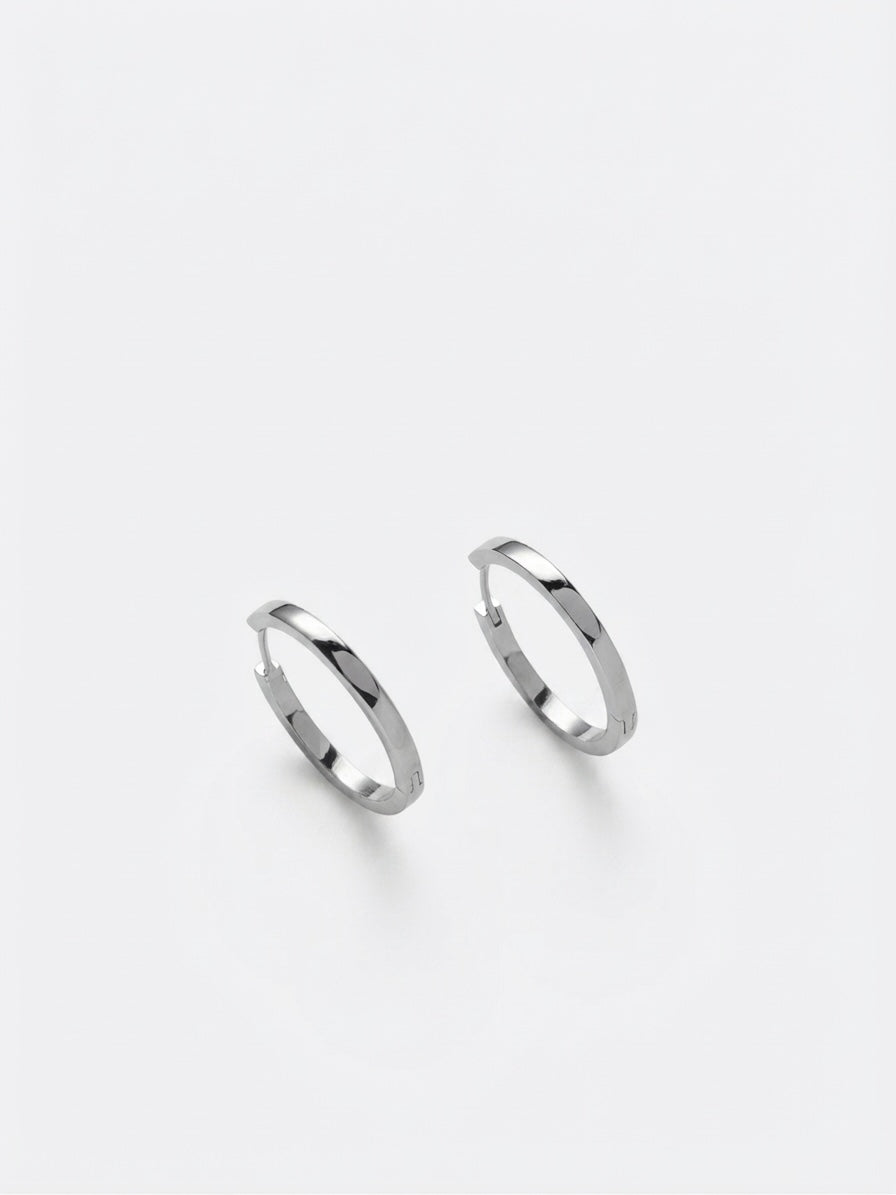CLASSIC SILVER SLEEK HOOP EARRINGS