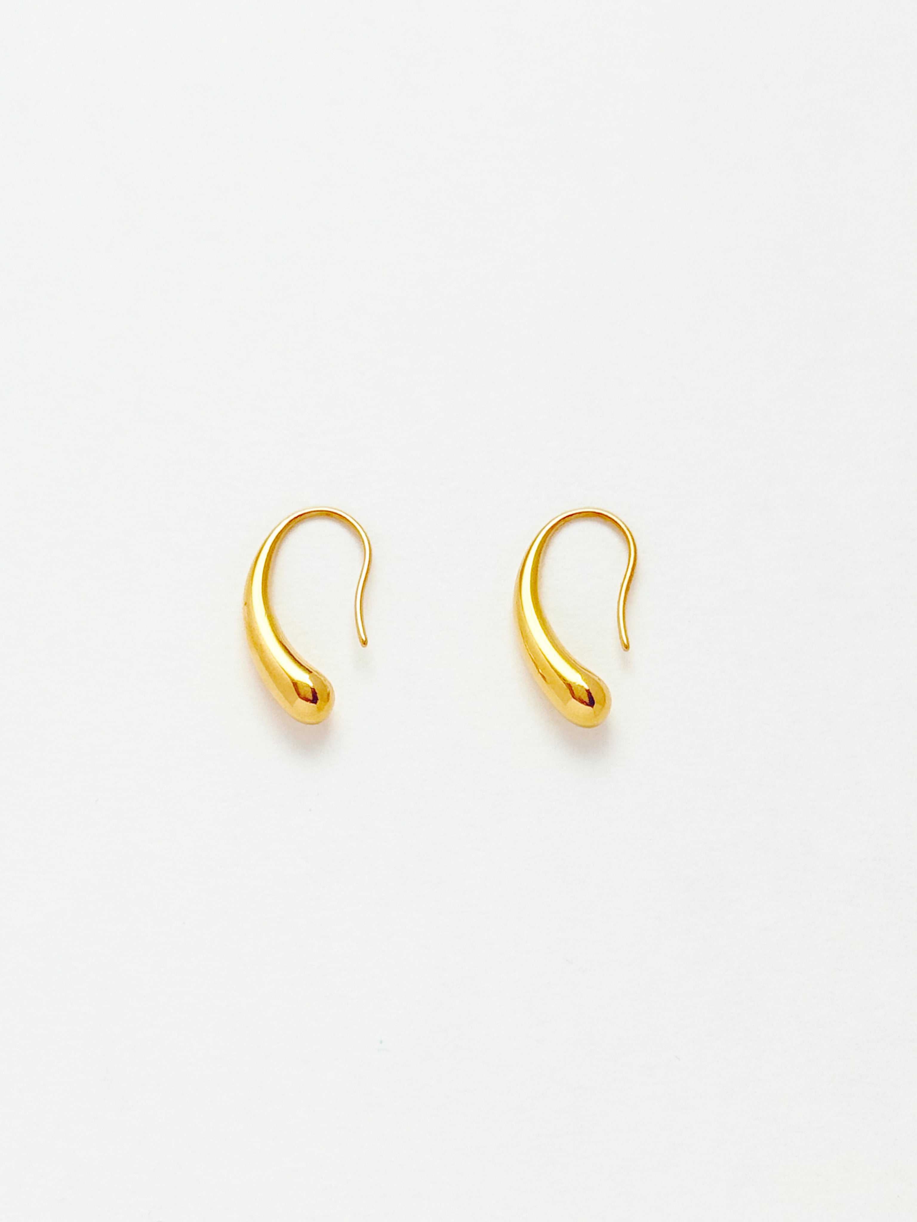 GOLD TEARDROP HOOK EARRINGS