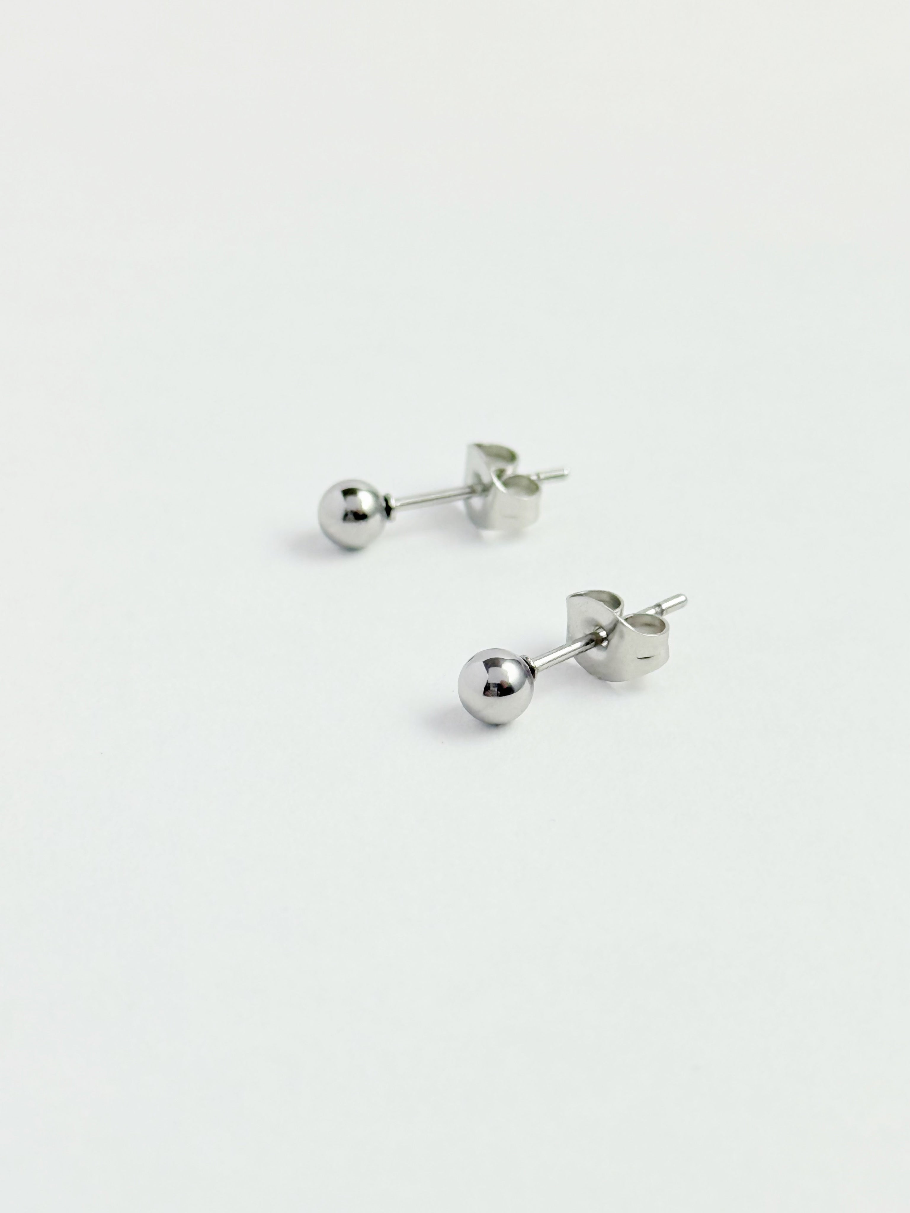 SILVER STAINLESS STEEL BALL STUDS