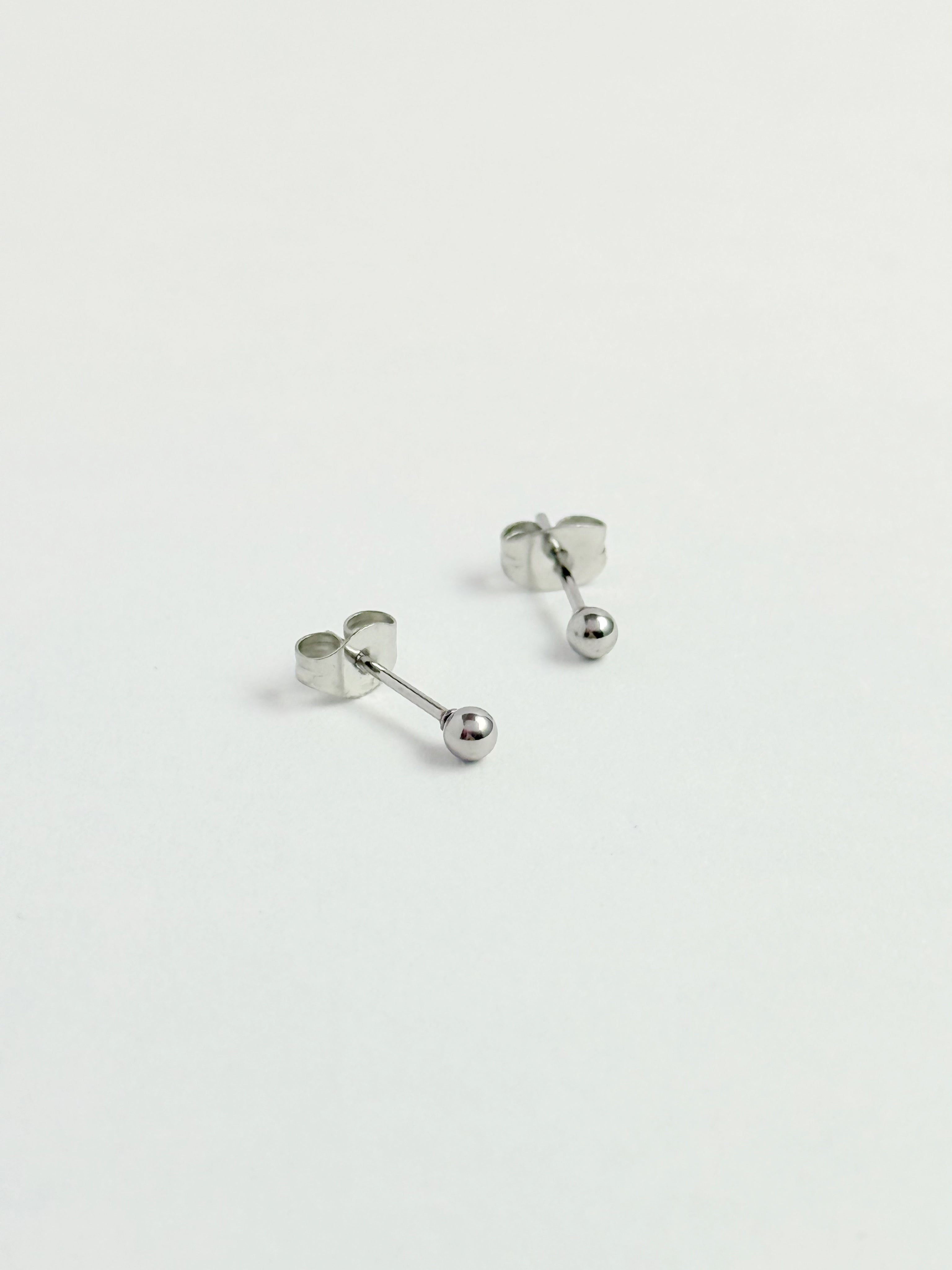 SILVER STAINLESS STEEL BALL STUDS