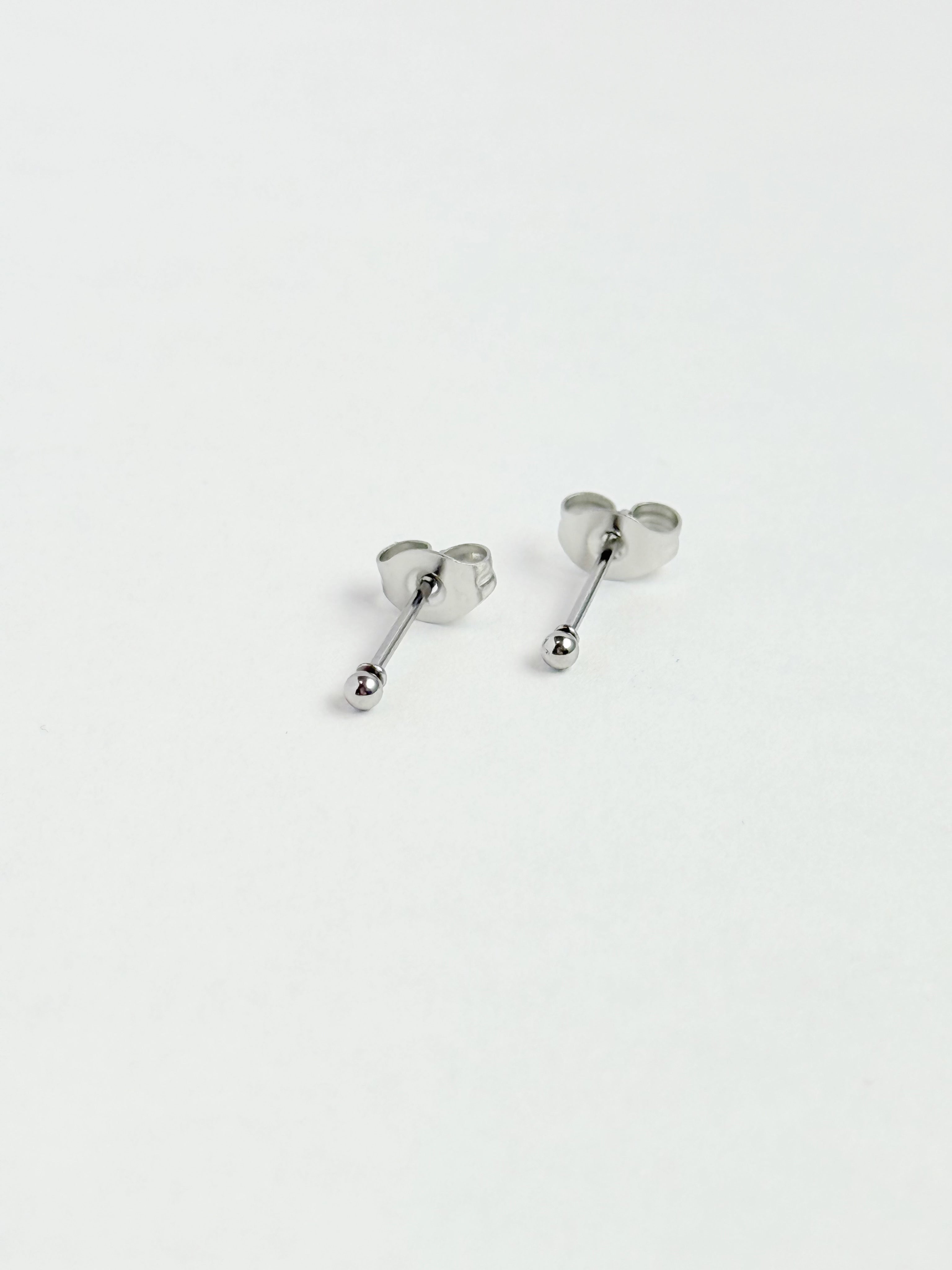 SILVER STAINLESS STEEL BALL STUDS