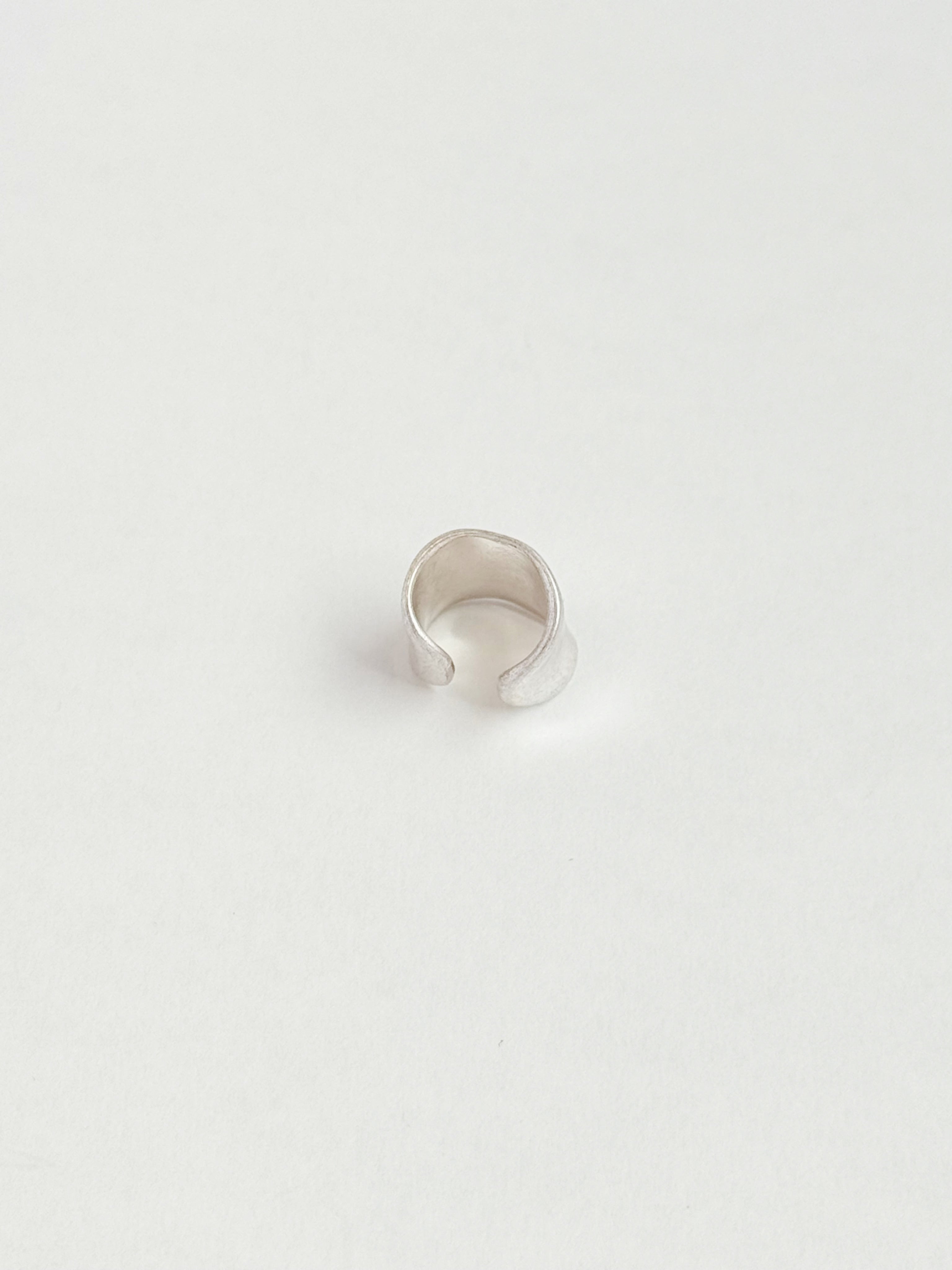 VINTAGE MATTE WIDE ARCHED EAR CUFF - SILVER