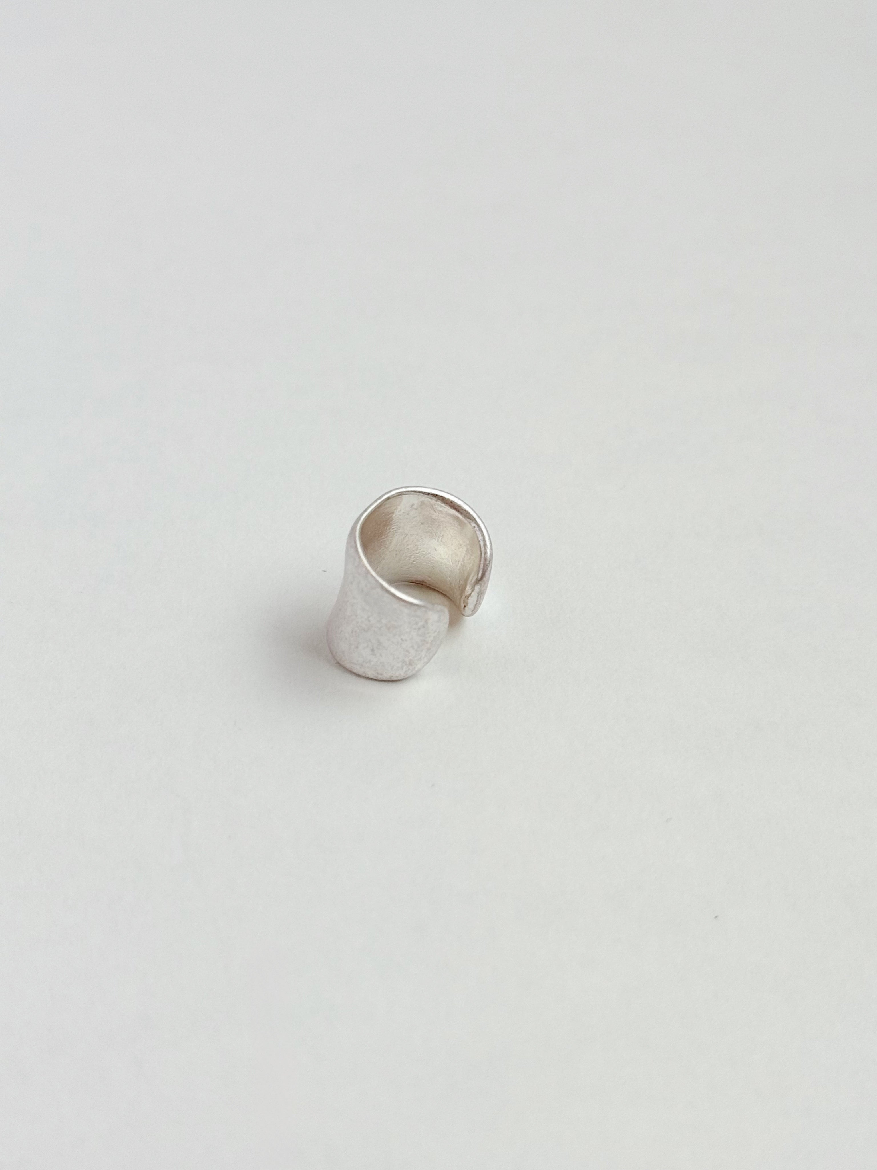 VINTAGE MATTE WIDE ARCHED EAR CUFF - SILVER