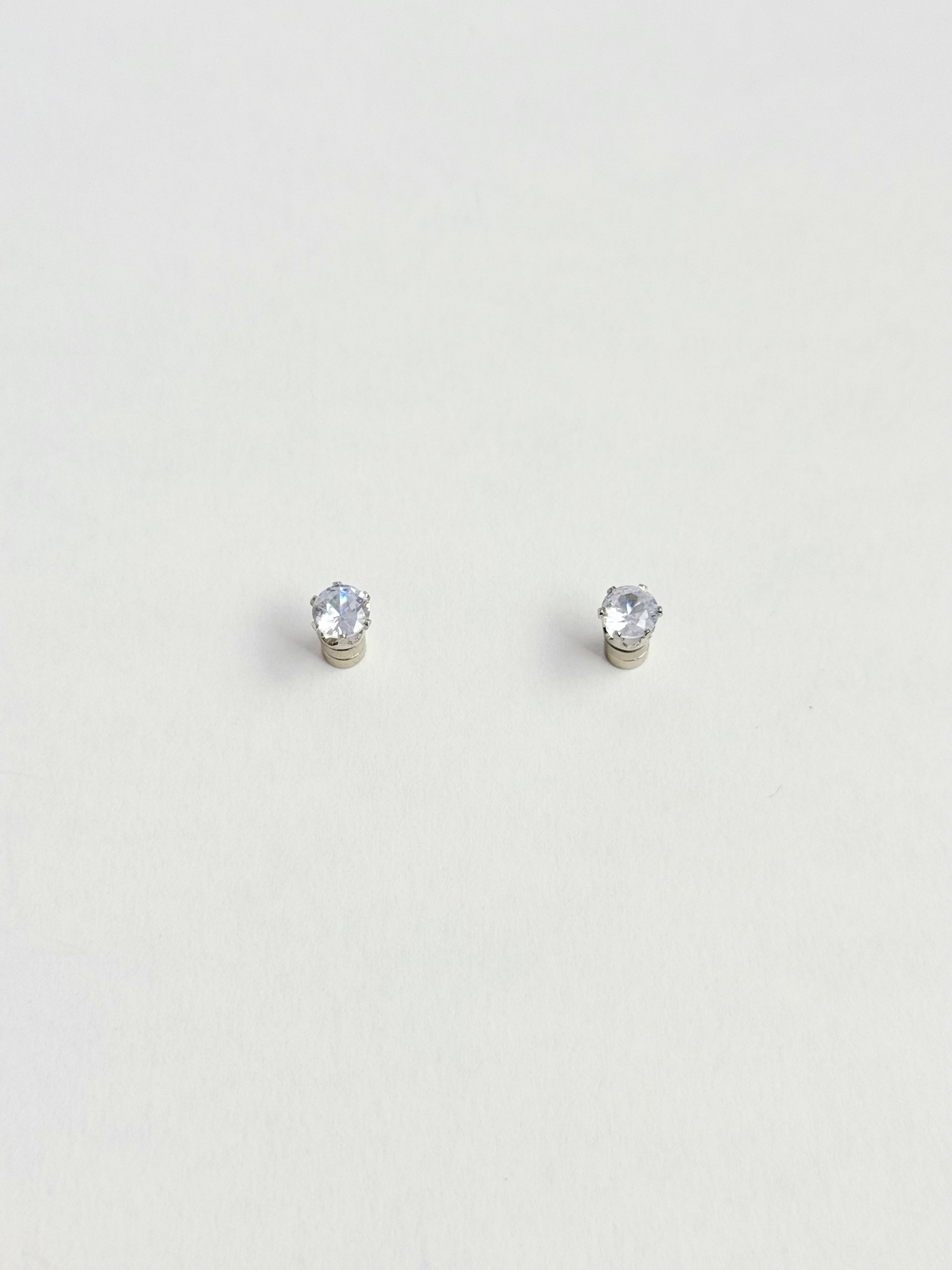 MAGNETIC STUD EARRINGS