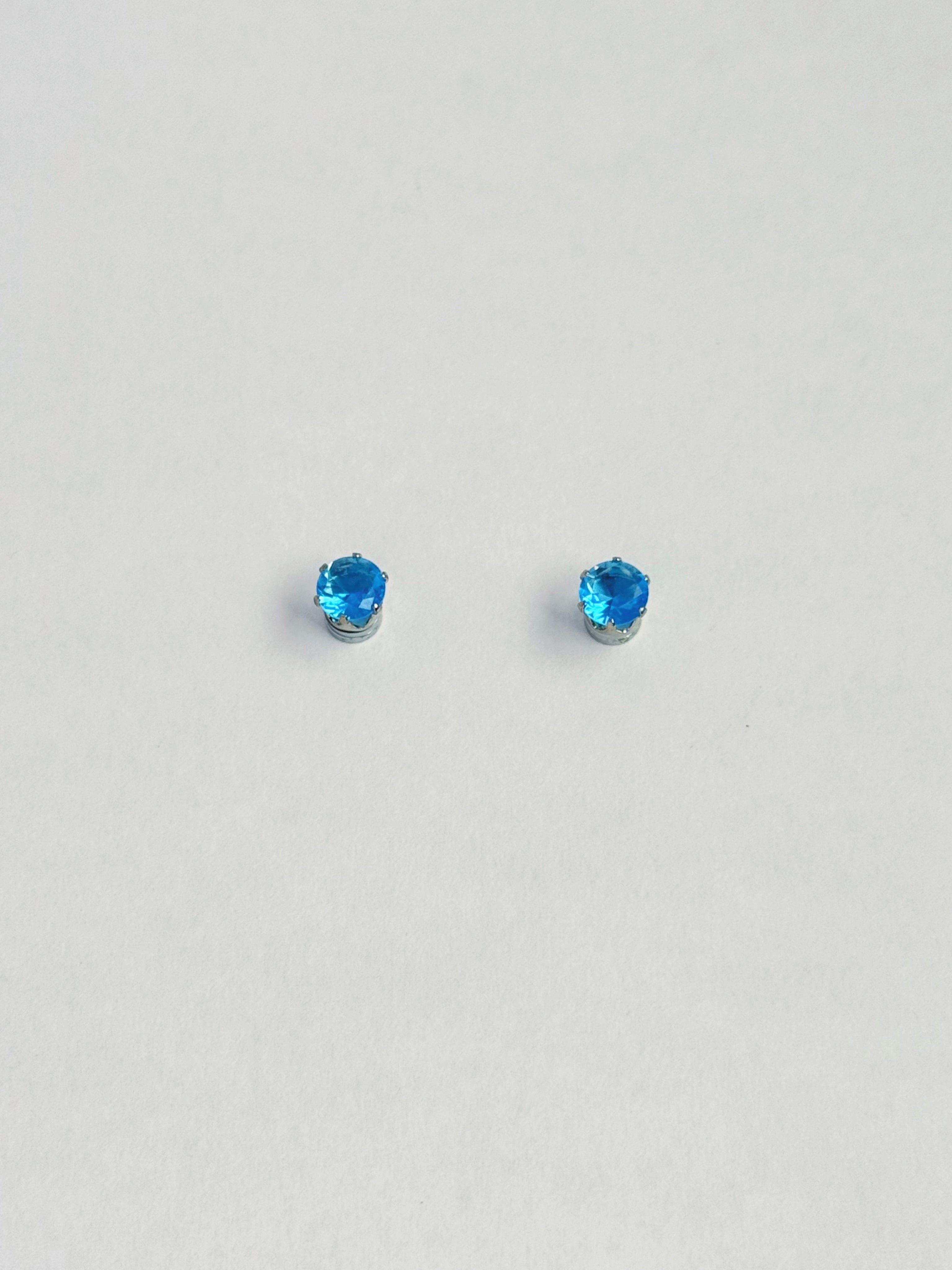 MAGNETIC STUD EARRINGS