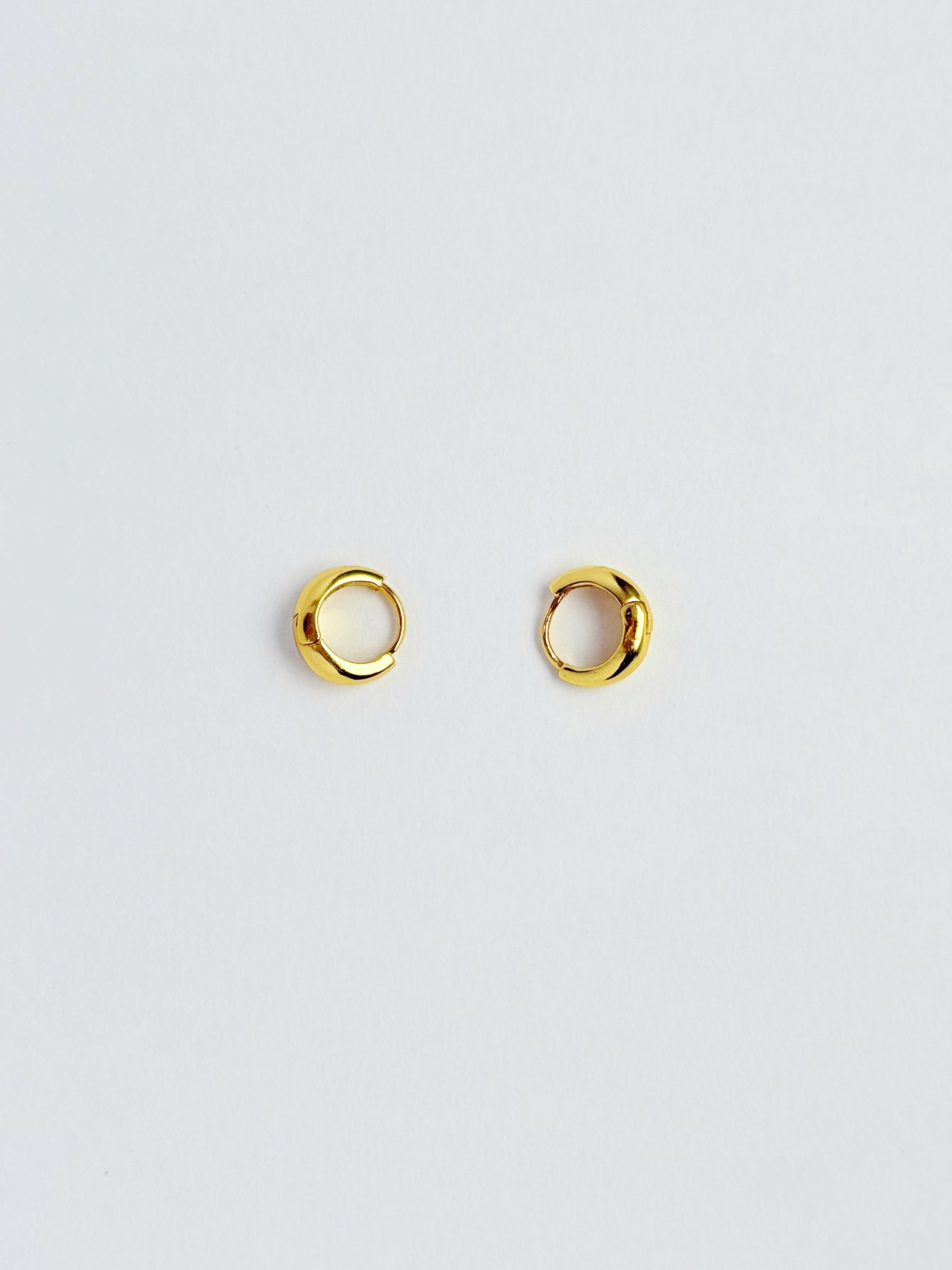GOLD MOLTEN HUGGER HOOPS