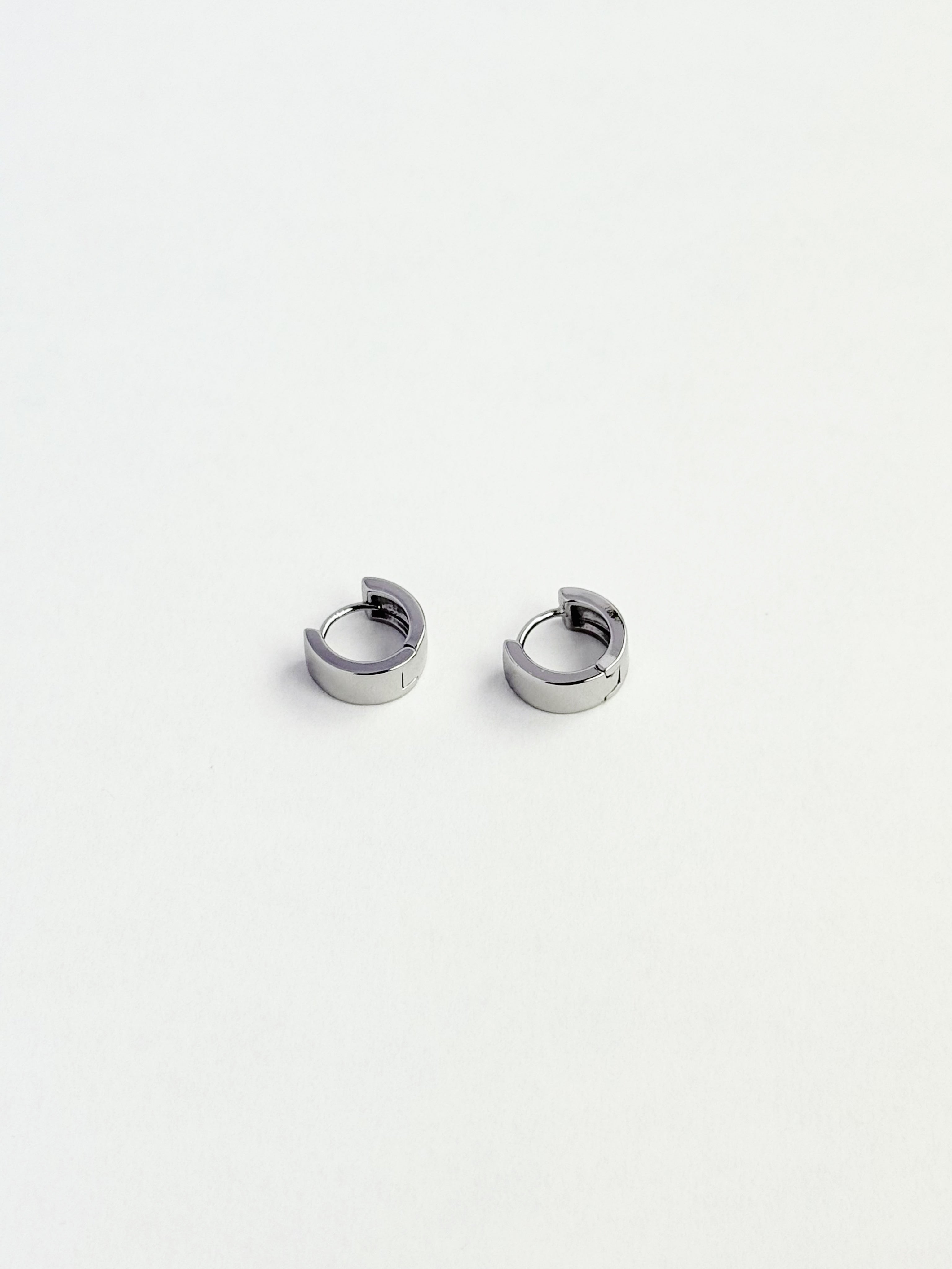 SILVER MEDIUM CHUNKY WIDE HUGGER HOOPS