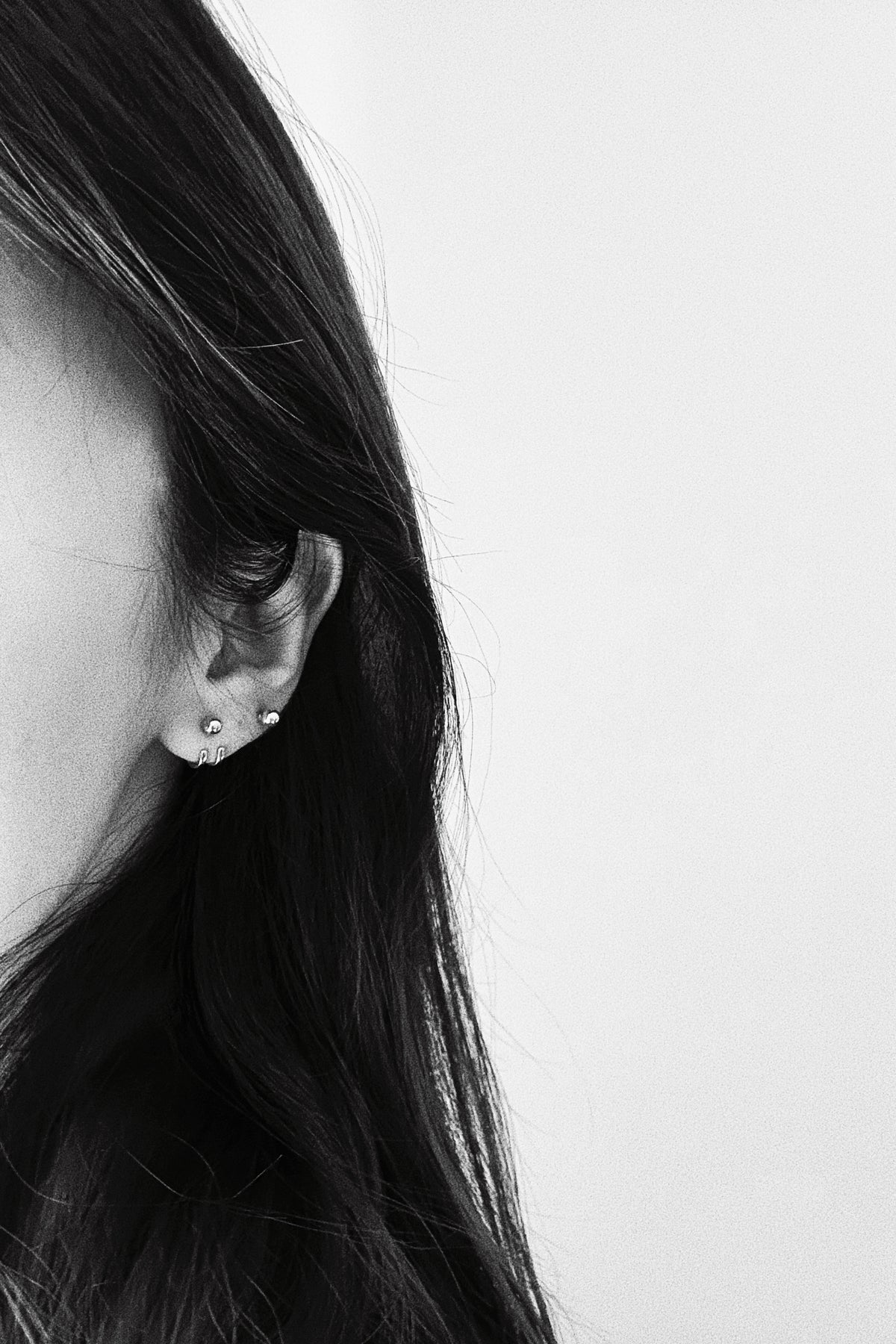 SILVER LIQUID DOUBLE-CLAW STUD EARRINGS