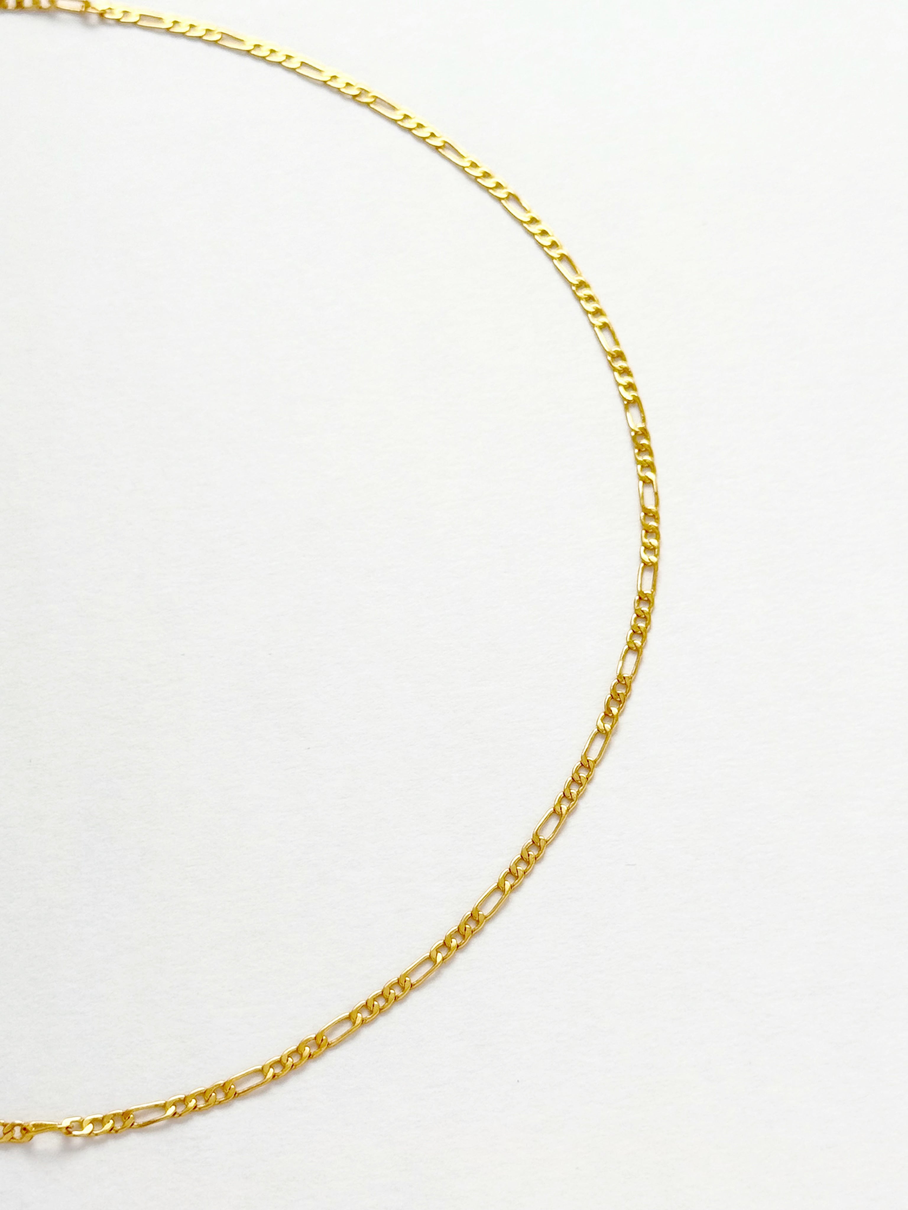 GOLD FINE FIGARO LINK CHAIN NECKLACE