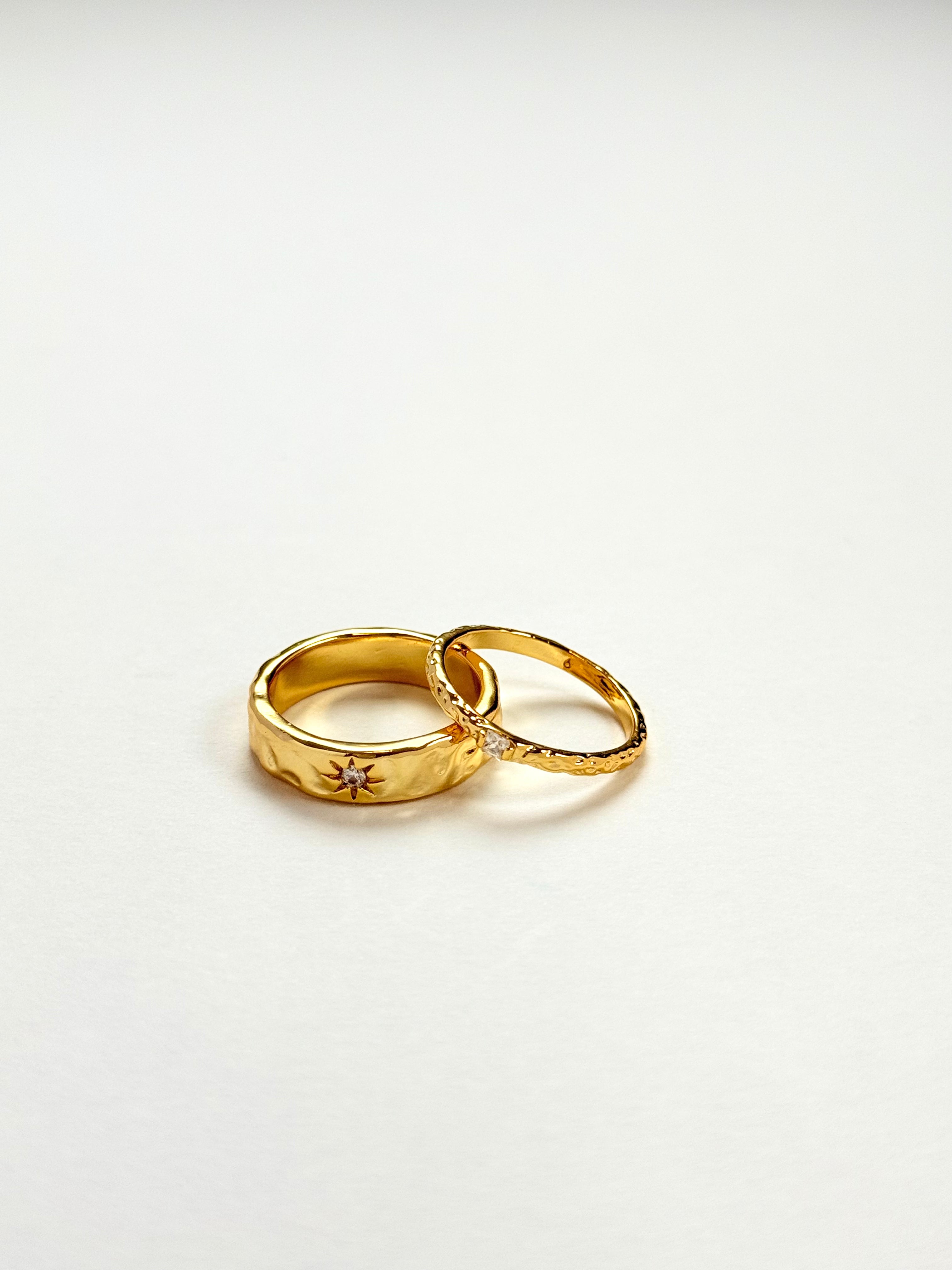 GOLD HAMMERED STARBURST BAND RING