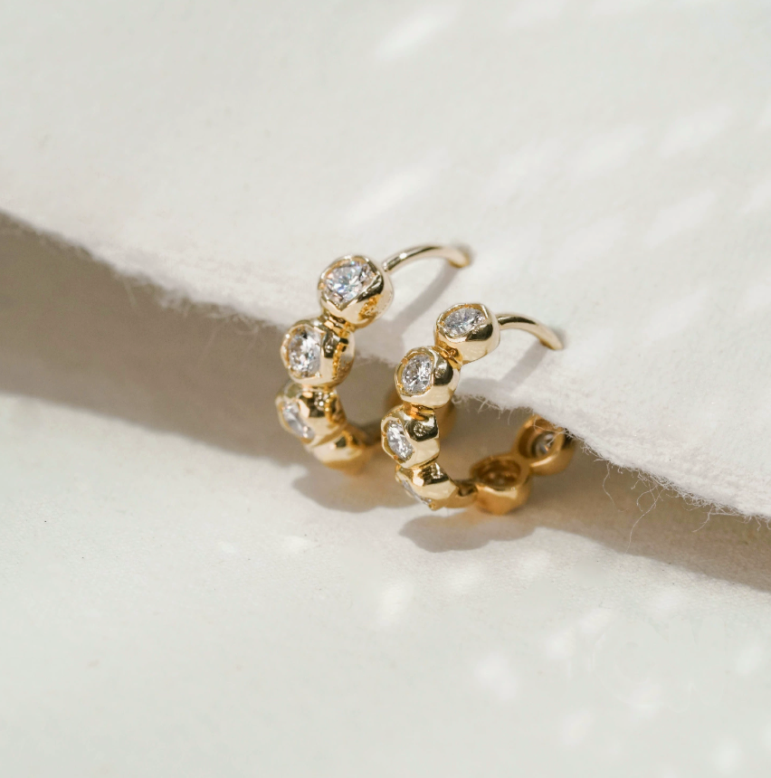 PAVÉ CLUSTER GEOMETRIC HUGGER HOOPS