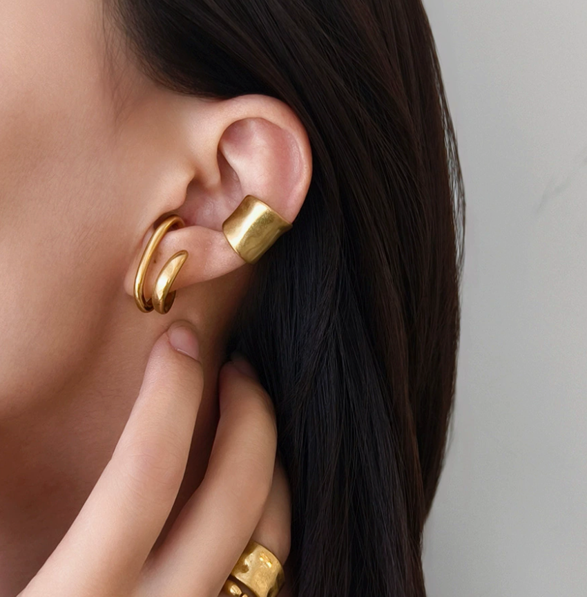 GOLD SPLIT HOOP EAR CUFF